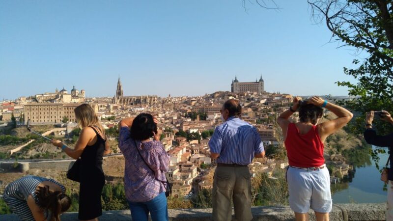 From Madrid: Guided Day Trip to Segovia and Toledo - Exploring Segovia