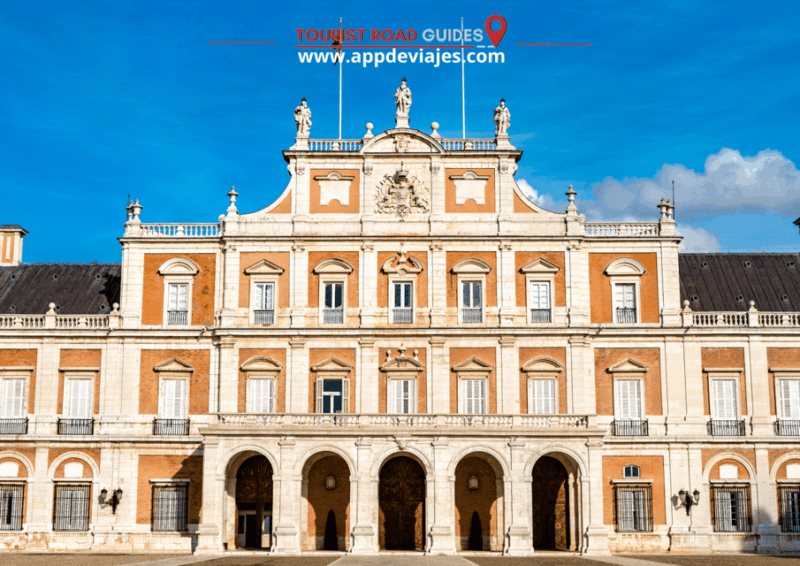 From Madrid: Tour Private Aranjuez & Toledo - Exploring Aranjuez