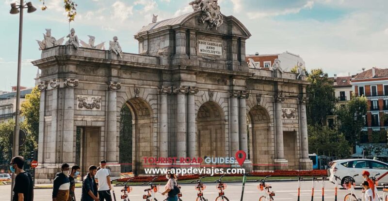 From Madrid: Walking 2 Hours - Tour Experience