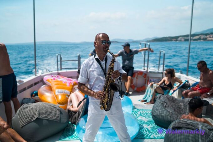 From Magaluf: Palma Bay Sightseeing Cruise With Live Music - Duration and Schedule