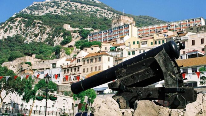 From Malaga: Gibraltar Day Trip With Walking Tour - Free Time for Shopping and Lunch