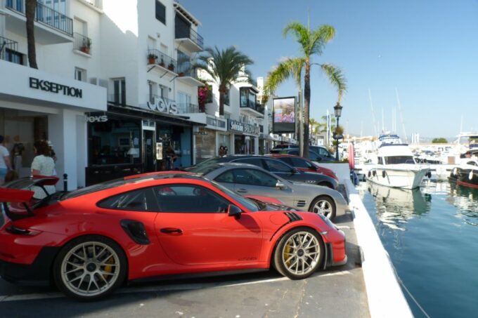 From Malaga or Costa Del Sol: Mijas, Marbella & Puerto Banus - Meeting Point Variations