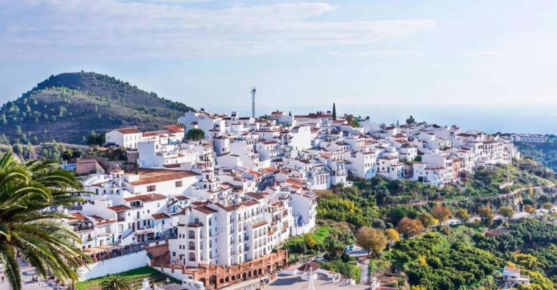 From Malaga: Private Guided Day Trip to Nerja and Frigiliana - Experiencing Nerja
