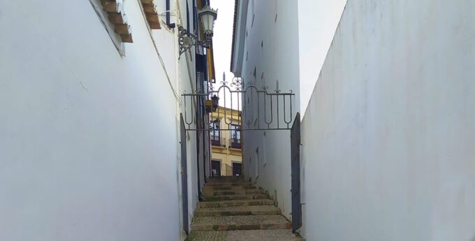 From Malaga: Ronda and Setenil De Las Bodegas Complete Tour - Discovering Setenil De Las Bodegas: the Rock-Carved Wonders