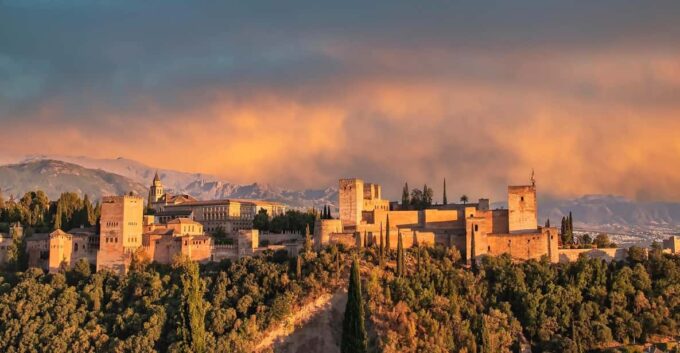 From Málaga: Sunset Alhambra Tour With Tickets - Inclusions and Meeting Point