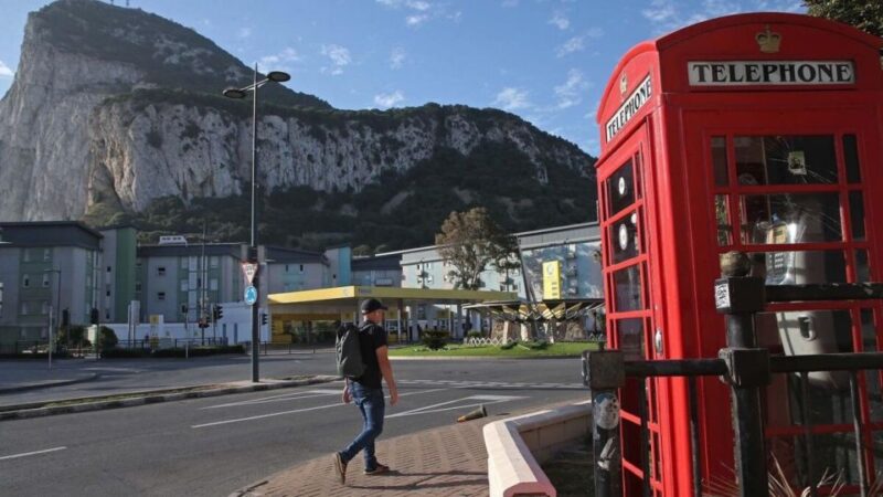 From Málaga/Torremolinos/Benalmádena: Day Trip to Gibraltar - Visiting the Iconic Apes Den