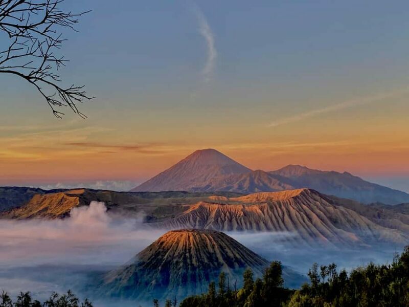 From Malang/Surabaya: Mount Bromo and Ijen Crater 2-Day Tour - Day 1: Mount Bromo - Sunrise and the Caldera