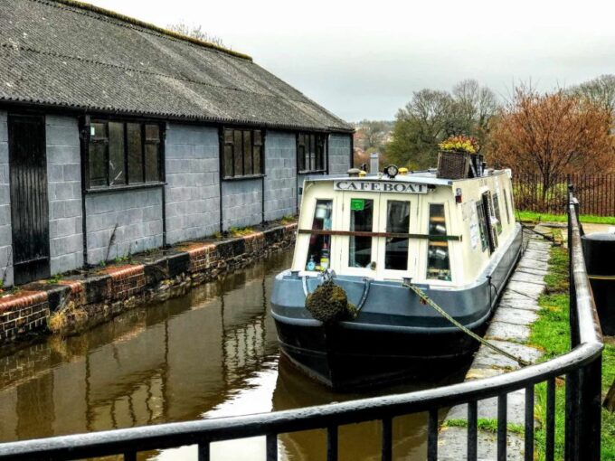 From Manchester: North Wales Sightseeing Adventure Day Trip - Discovering Snowdonia National Park