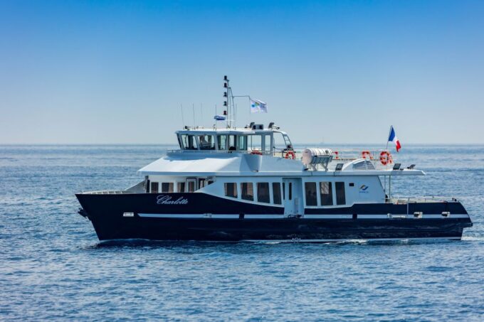 From Mandelieu: Roundtrip Boat Transfer to St. Tropez - Accessibility and Mobility