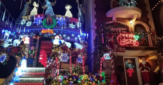 From Manhattan: 4-Hour Brooklyn Christmas Magic Tour - Transportation and Accessibility