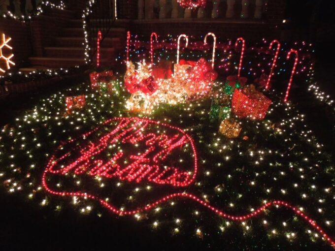 From Manhattan: 4-Hour Christmas Lights Luxury Bus Tour - Inclusions and Exclusions