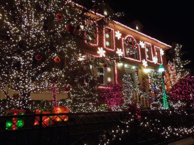From Manhattan: 4-Hour Christmas Lights Luxury Bus Tour - Customer Reviews Summary