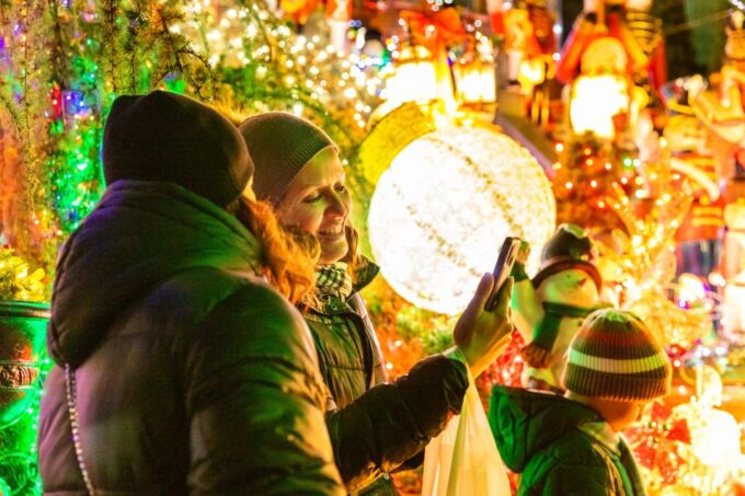From Manhattan: 4-Hour Dyker Heights Holiday Lights Bus Tour - Highlights of the Tour