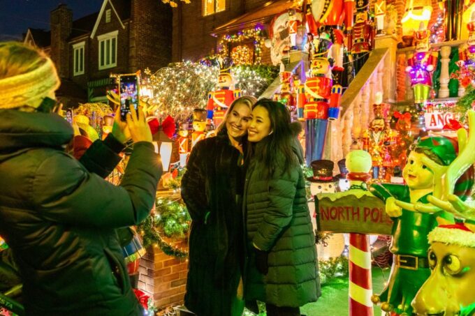 From Manhattan: 4-Hour Dyker Heights Holiday Lights Bus Tour - Insider Tips for the Tour