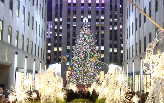 From Manhattan: Dyker Heights Holiday Bus Tour - Getting to the Tour