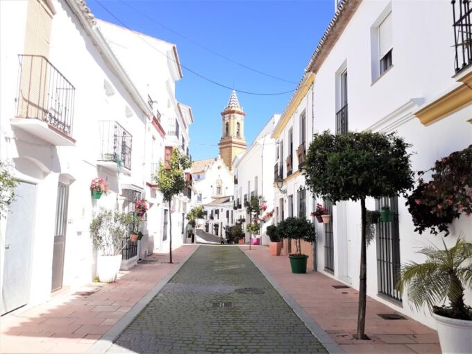 From Marbella: Guided Private Trip to Gibraltar and Estepona - Dress for All Weather Conditions