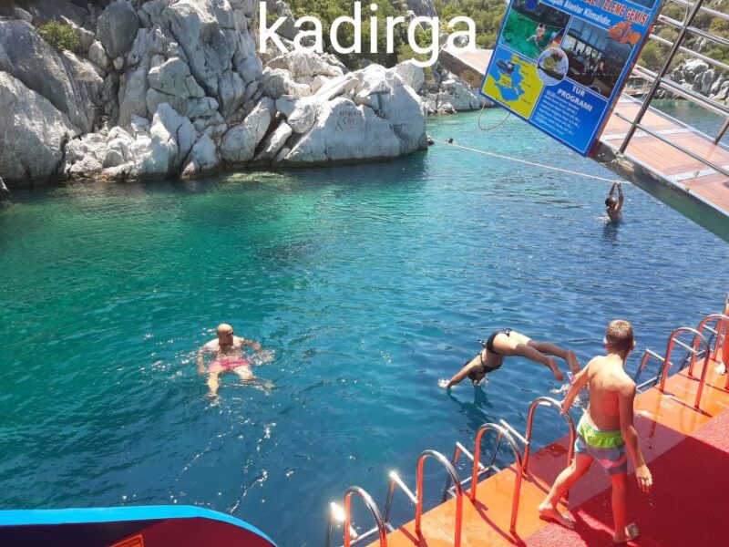From Marmaris: Day Trip by Glass Bottom Semi Submarine - Onboard Facilities and Dining