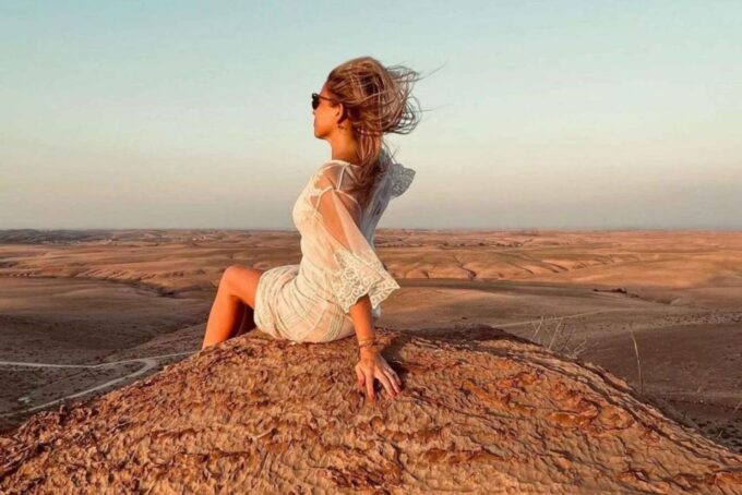 From Marrakech Rocky Desert Camp With Dinner Show and Sunset - Cultural Entertainment and Dining