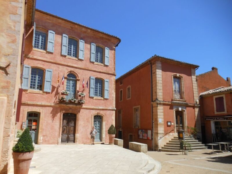 From Marseille Cruise Terminal: Luberon Villages - Exploring Lourmarins Architecture