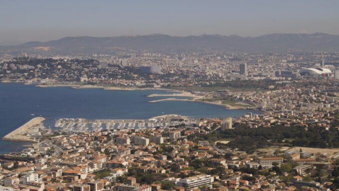 From Marseille: Customizable Private Day Tour of Provence - Luberons Picturesque Medieval Villages
