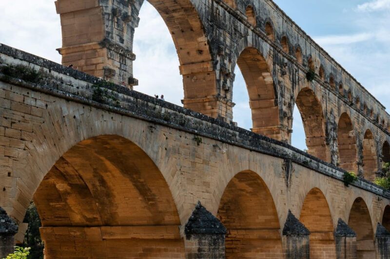 From Marseille: Provence Sightseeing Tour and Wine Tasting - Lunching in the Charming City of Avignon