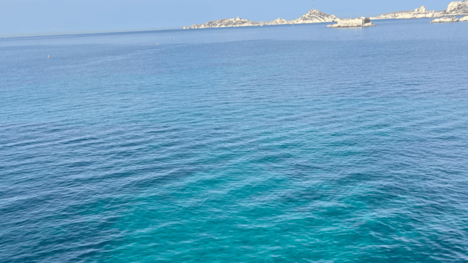 From Marseille to Cassis: a Journey to the Heart of the Calanques and Traditions. - Ensuring a Seamless and Accessible Experience