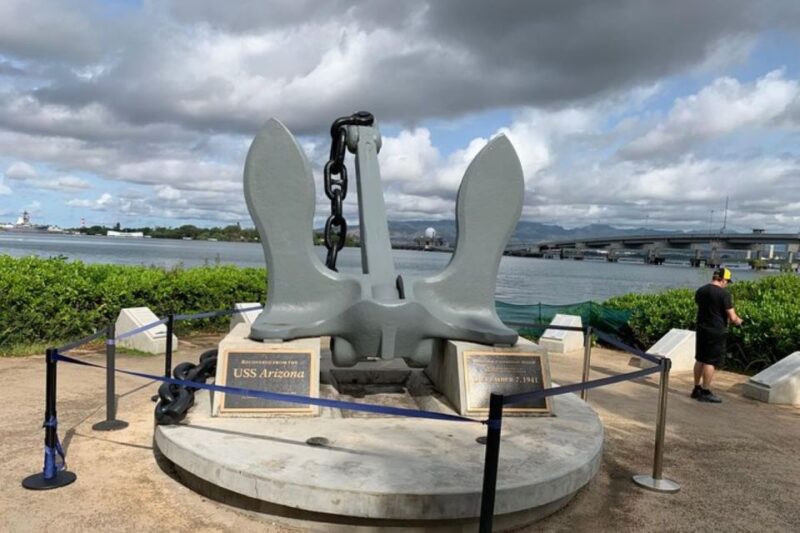 From Maui: Pearl Harbor and Oahu Circle Island Tour - Live Tour Guide