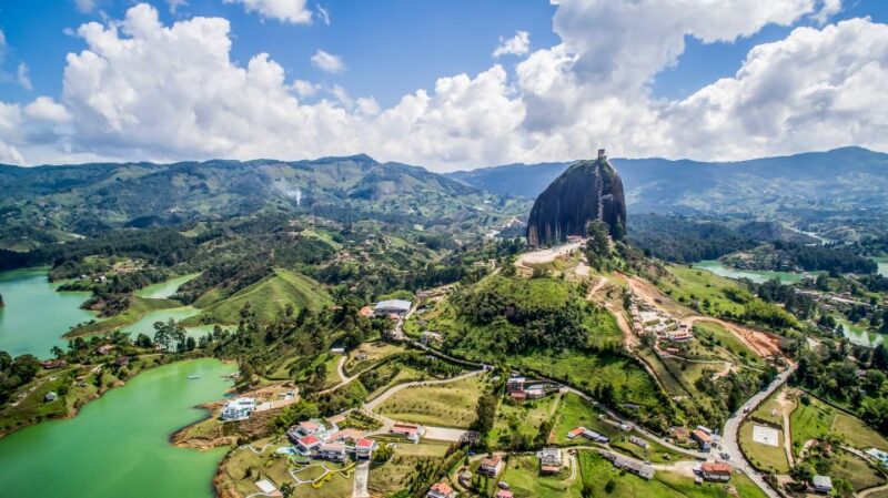 From Medellin: Guatape El Peñol With Boat, Breakfast & Lunch - Boat Cruise