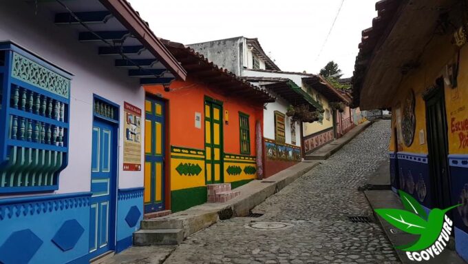 From Medellín: Paragliding Flight and Guatapé Tour - Activity Details