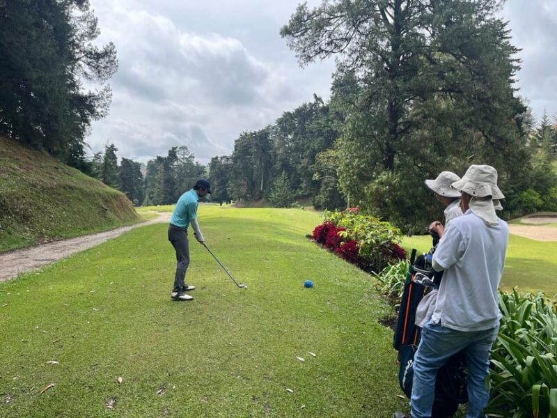 From Medellín: Play GOLF in Rionegro! Private Tour by SUV - Pickup and Return
