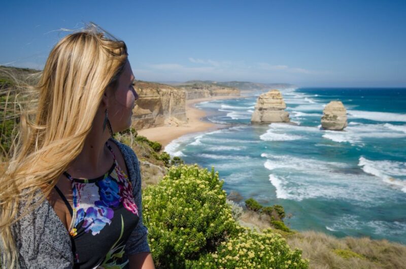 From Melbourne: 2-Day Great Ocean Road & Grampians Escape - Magnificent 12 Apostles and Loch Ard Gorge