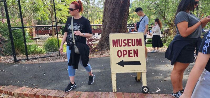 From Melbourne: Puffing Billy Private Tour - Healesville Sanctuary Visit