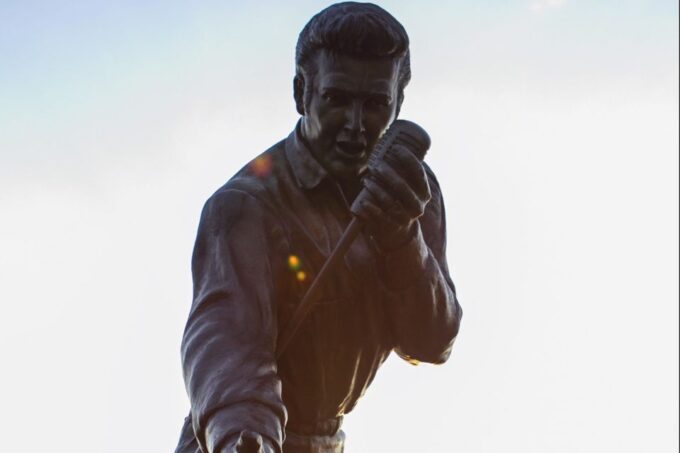 From Memphis: Tupelo Elvis Presleys Upbringing Tour - Enjoying the Bus Ride