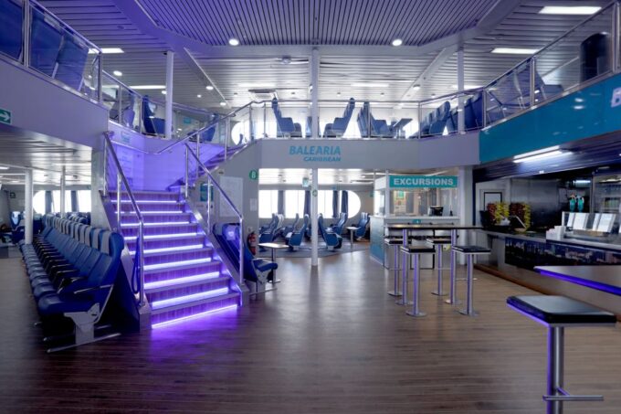 From Miami Beach: Roundtrip Bimini Ferry and Hotel Transfers - Food and Drinks