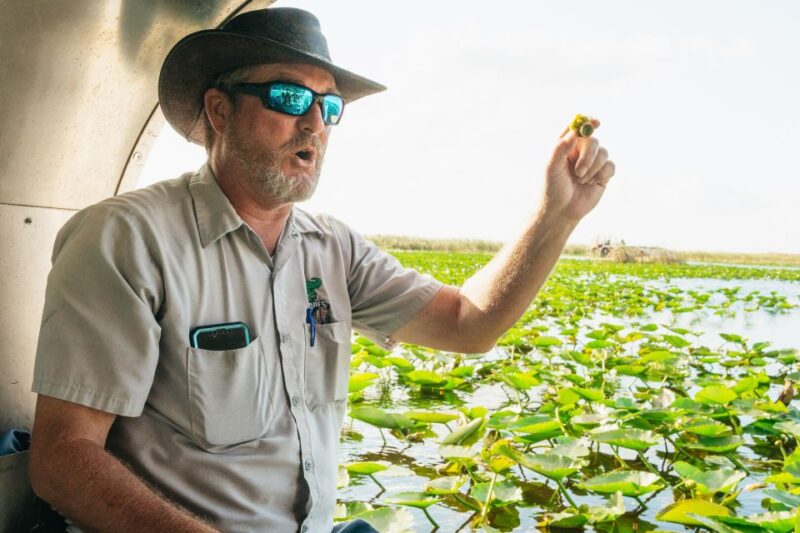 From Miami: Everglades Airboat, Wildlife Show & Bus Transfer - Group Photo Opportunity