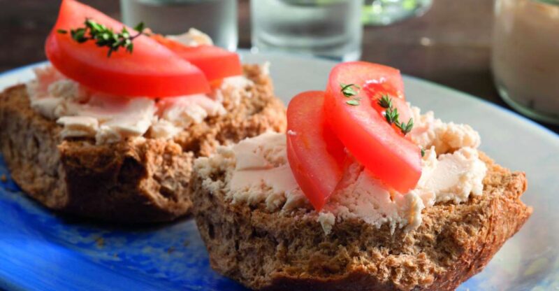 From Mikonos: Tastes and Traditions of Mykonos Guided Tour - Exploring the Old Town