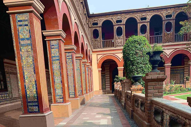 From Miraflores: Historic Center With Your Buddy - Group Size and Accessibility