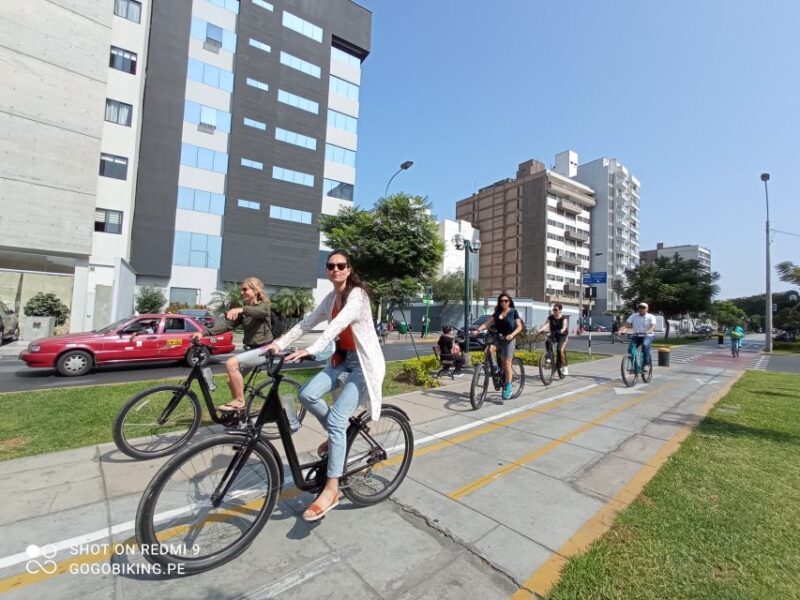 From Miraflores: Lima Bike Rental - 4 Hrs - Equipment and Support