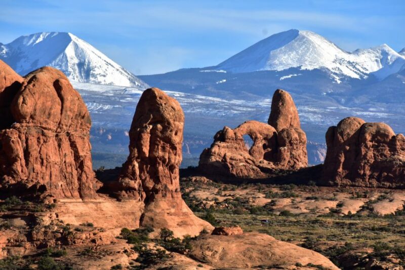 From Moab: Arches National Park 4x4 Drive and Hiking Tour - Experience Highlights
