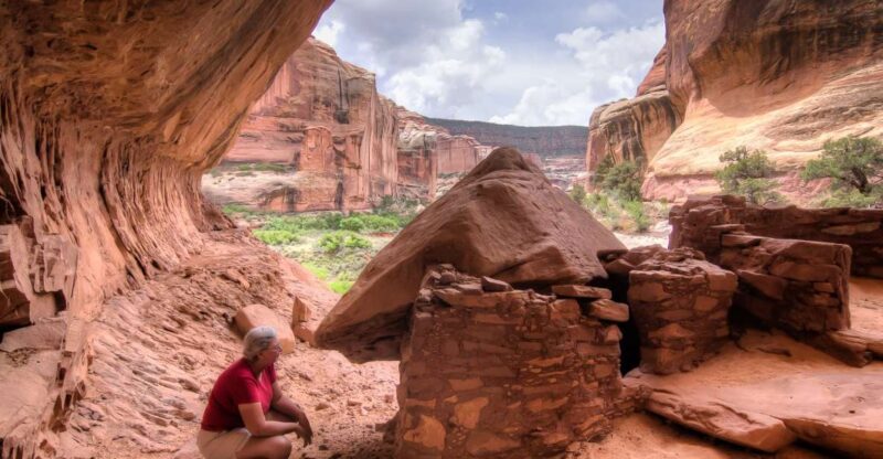 From Moab: Lavender Canyon 4x4 Drive & Hiking Combo Tour - Exploration of Lavender Canyon