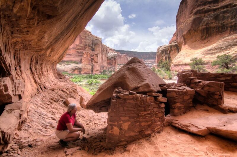 From Moab: Lavender Canyon 4x4 Drive & Hiking Combo Tour - Creek Crossings and Steep Banks