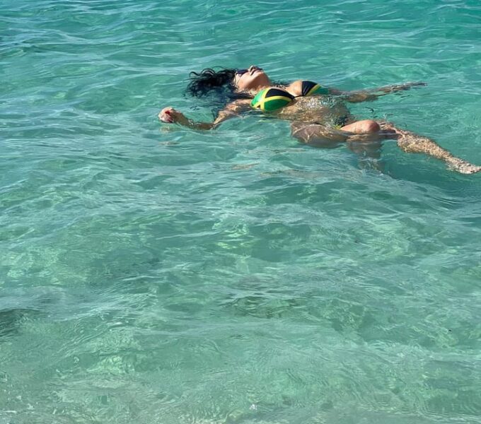 From Montego Bay: Doctors Cave Beach and Shopping Day Tour - Shopping Opportunities