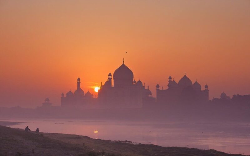 From Mumbai: Taj Mahal - Agra Tour With Entrance and Lunch - Itinerary