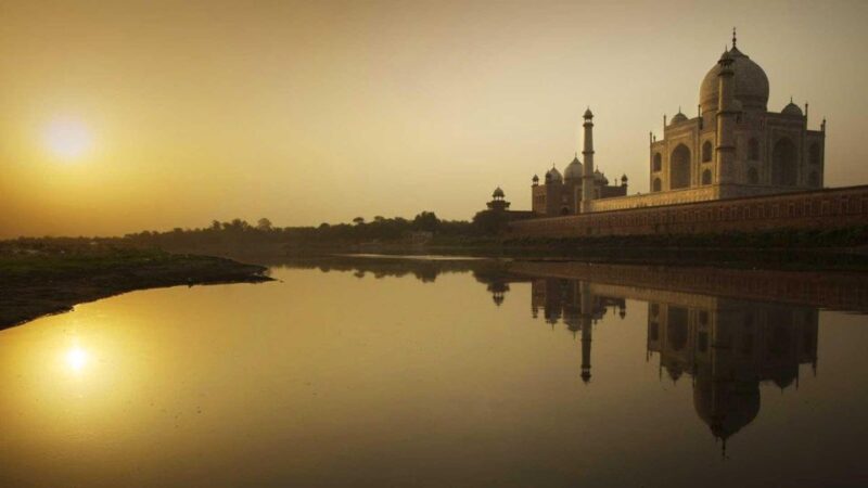 From Mumbai: Taj Mahal - Agra Tour With Entrance and Lunch - Tour Languages