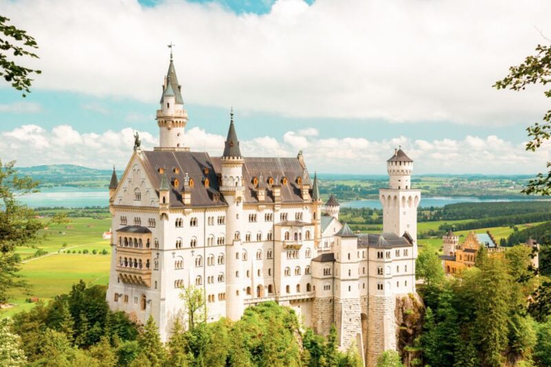 From Munich: Neuschwanstein Castle & Linderhof Premium Tour - Oberammergau Exploration