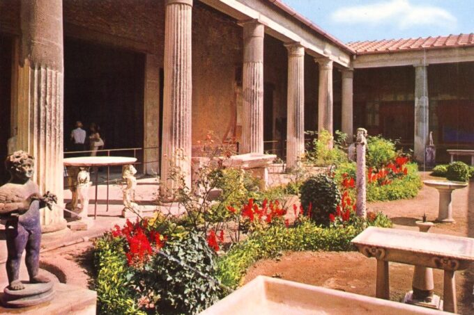 From Naples or Sorrento: Pompei Half-Day Tour - Group Size and Language Availability
