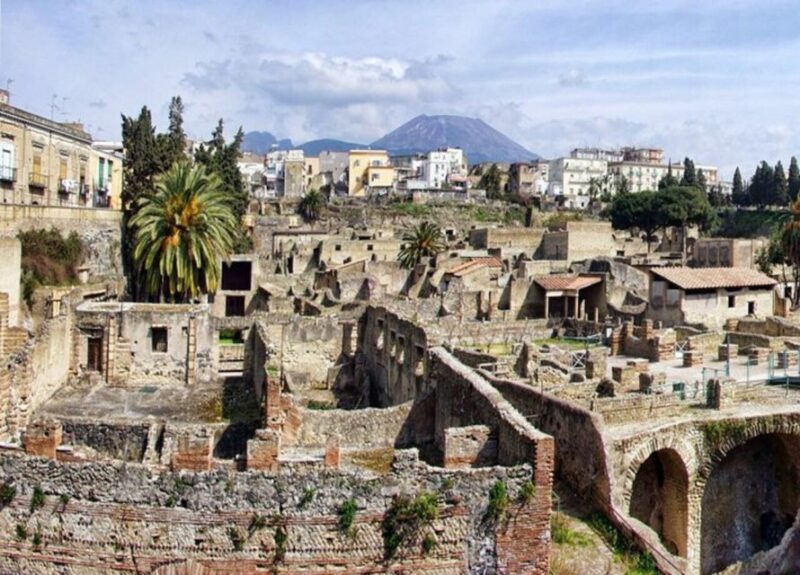 From Naples: Pompeii and Herculaneum VIP Tour With Lunch - Lunch Break Details
