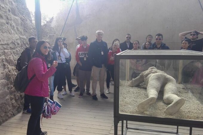 From Naples: Pompeii and Vesuvius Tour With Lunch - Mount Vesuvius Visit
