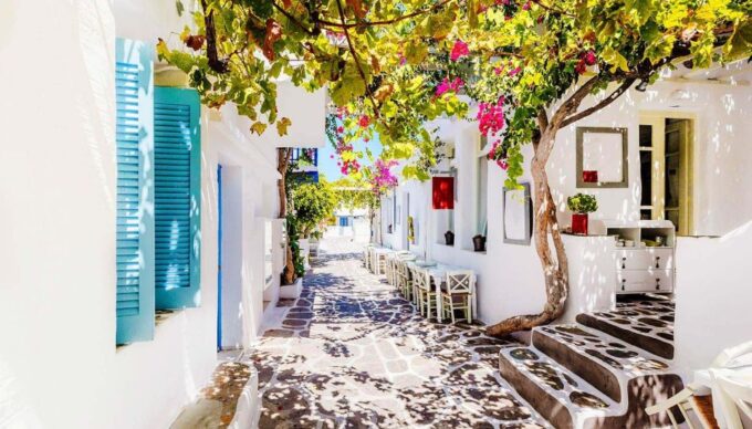 From Naxos: Private Boat Trip to Paros Island - Delightful Traditional Snacks and Drinks