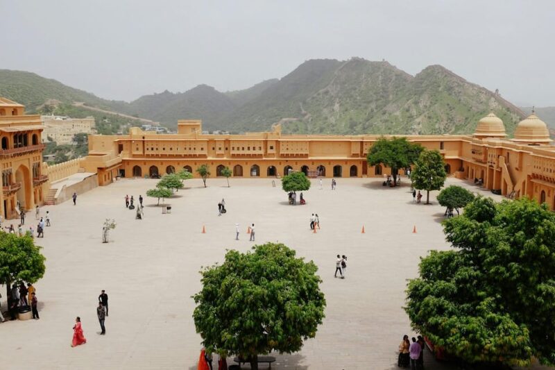 From New Delhi: Private Amer Fort and Jaipur City Tour - Guided Experience